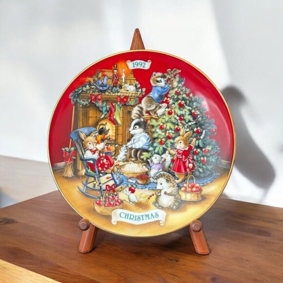 1992 Avon Christmas Sharing Christmas with Friends Collector Plates - Picture 1 of 5